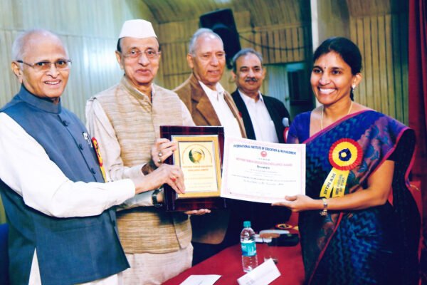 secretary-educational-excellency-award-photo