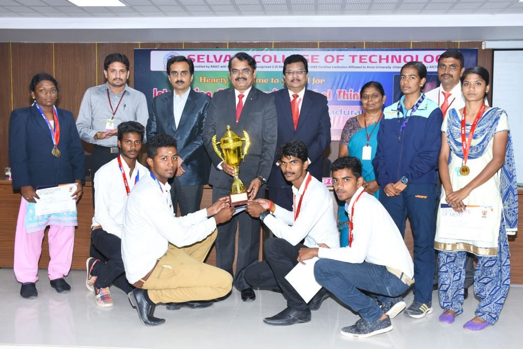 Sports Students receiving Trophy from Padmasri Dr.Mayilsamy Anna Durai, Former ISRO Director 1